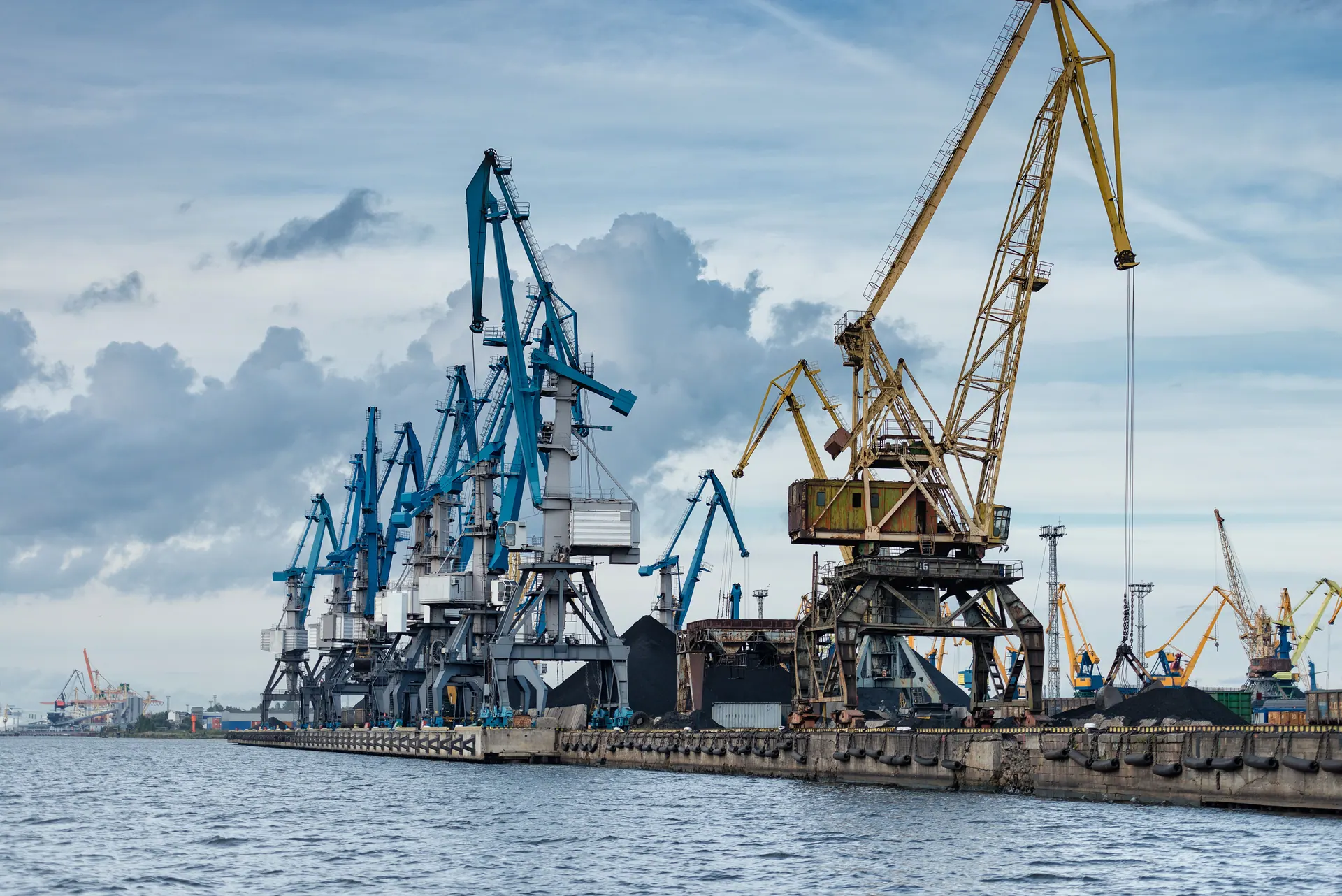 HTC port crane operations
