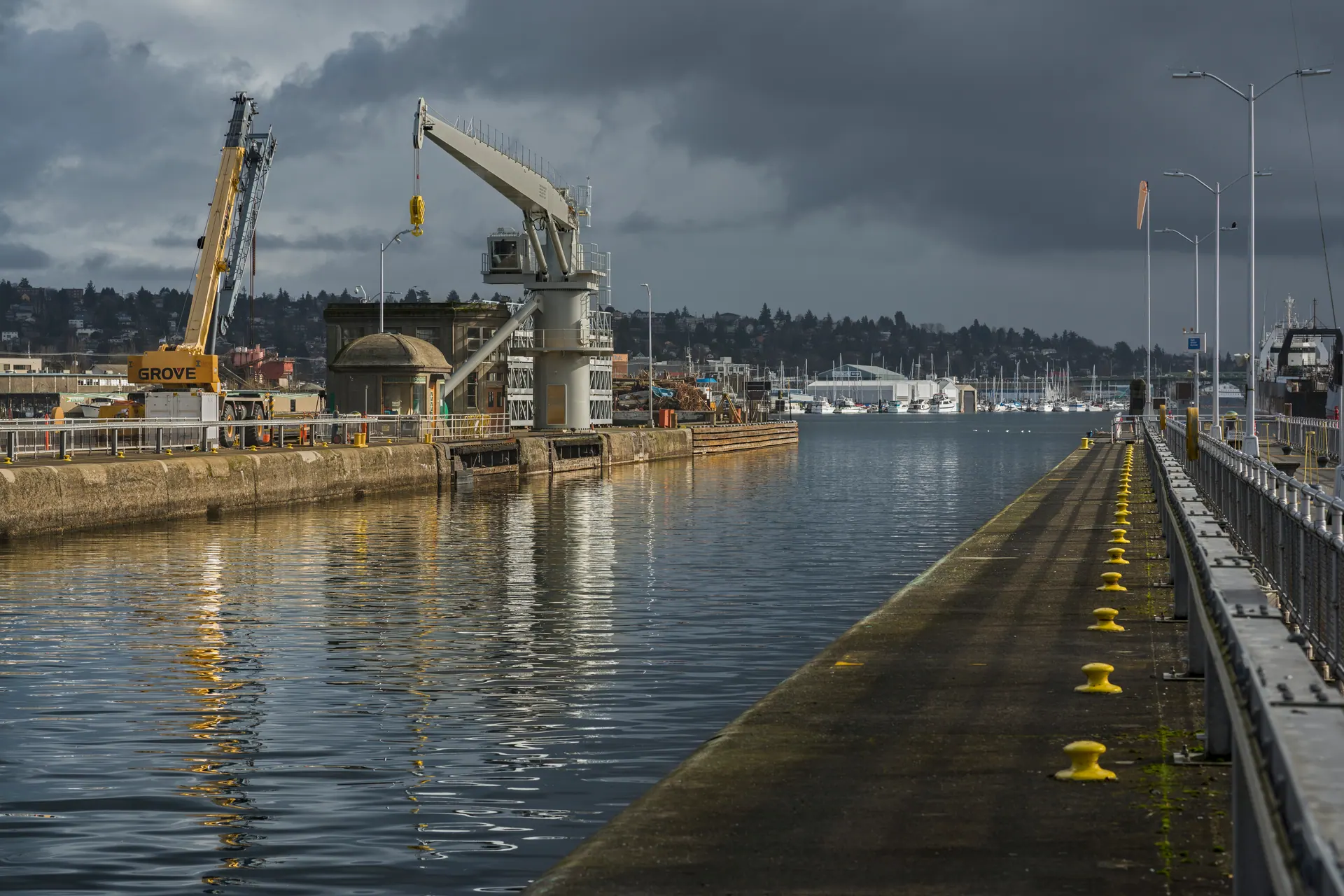 Boat lift facility and slipway