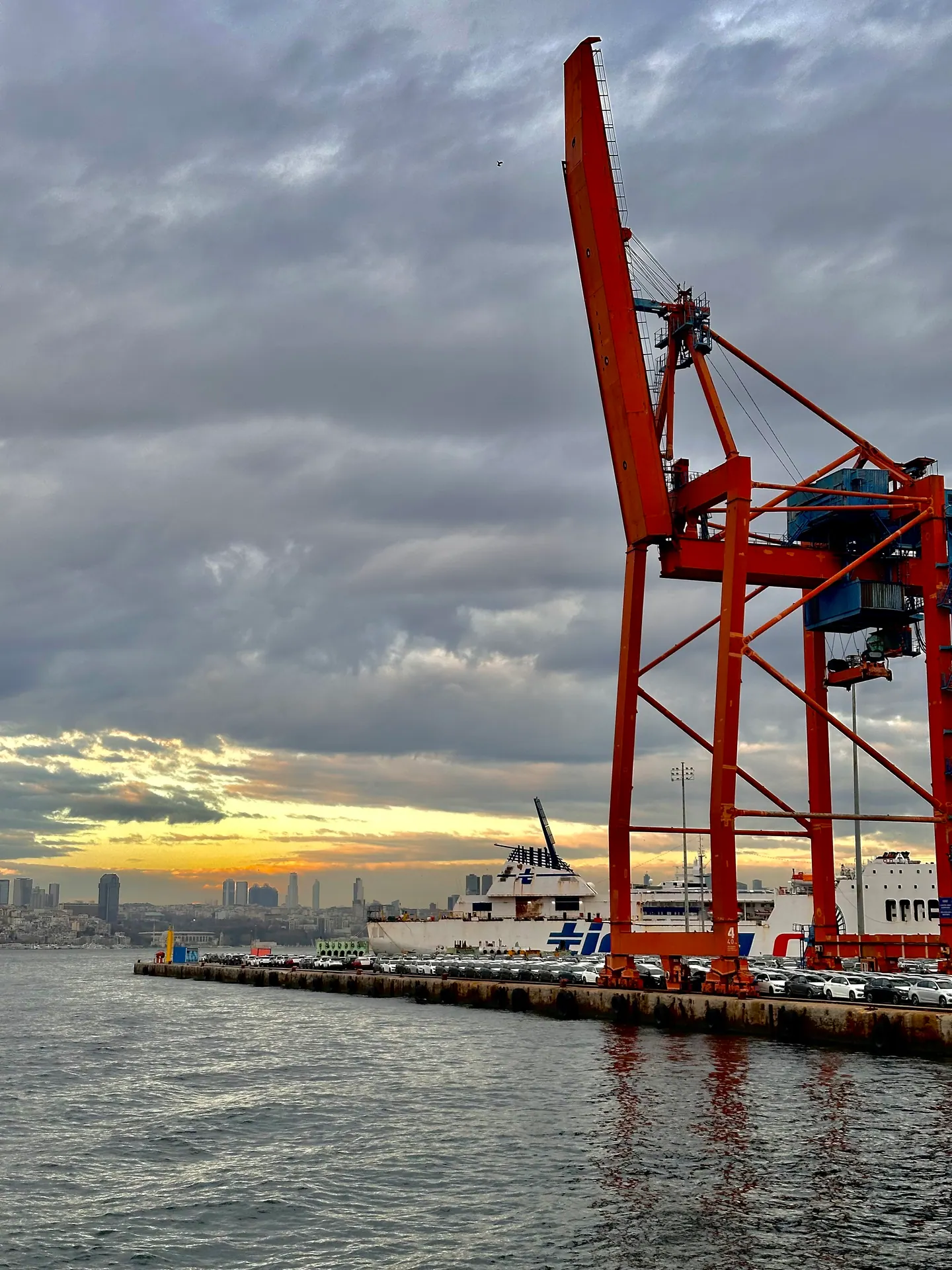 Topsides division — port crane